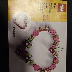 LEGO Heart-Shaped Floral Set